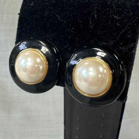 Vintage Large Pearl with Black Round Clip On Earrings - Picture 8 of 8
